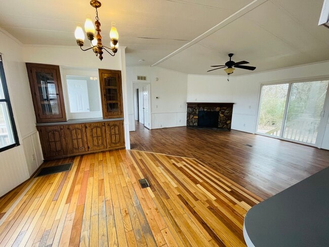 Building Photo - 3 BR, 2 BA doublewide in Pikeville school district