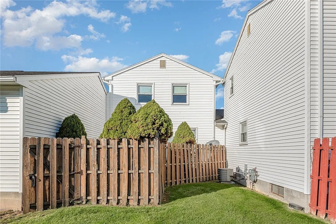 Building Photo - 289 Deerhurst Ln