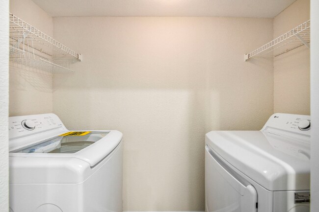 Building Photo - 1481 Center St Ext