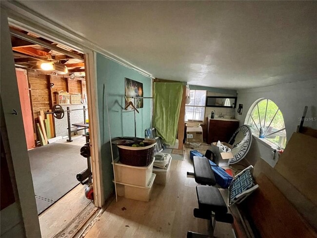 Building Photo - 2120 8th Ave W