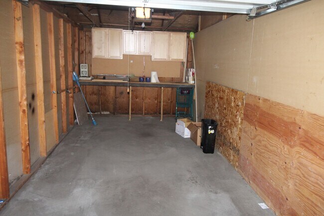 Building Photo - 108 E Weile Ave