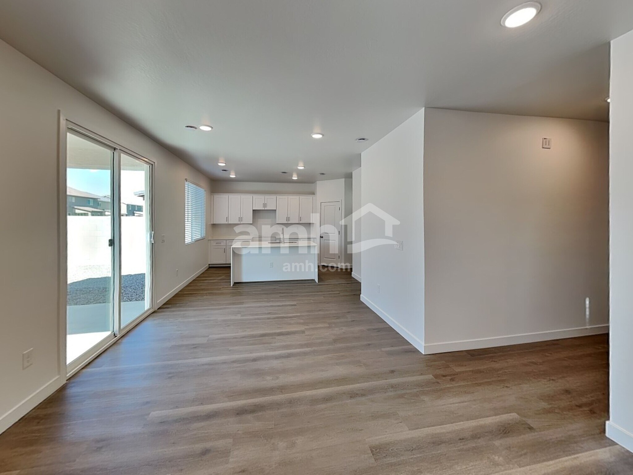 Building Photo - 9732 W Parkway Dr