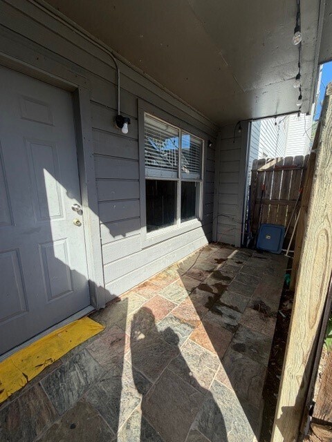 Building Photo - 7200 Clarewood Dr