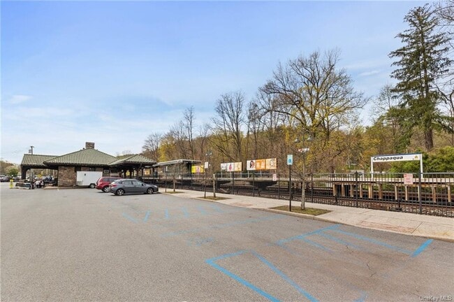 Building Photo - 150 N Bedford Rd