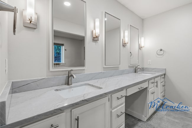 Building Photo - 525 Ashland Loop Rd