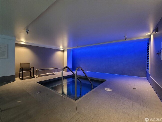 Building Photo - 2Bd/1.75Ba Seattle Condo