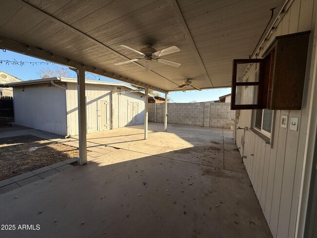 Building Photo - 8740 W Sahuaro Dr