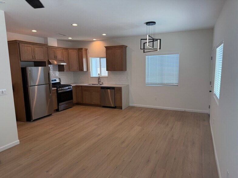 Building Photo - 4621 E Mountain View Dr
