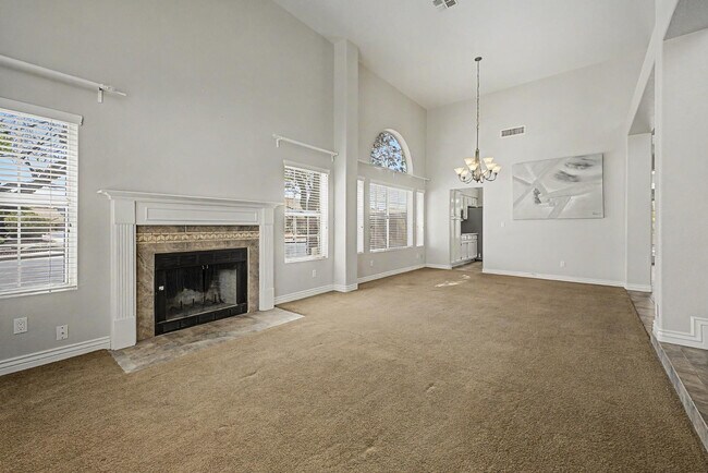 Building Photo - 1300 N Sycamore Ct