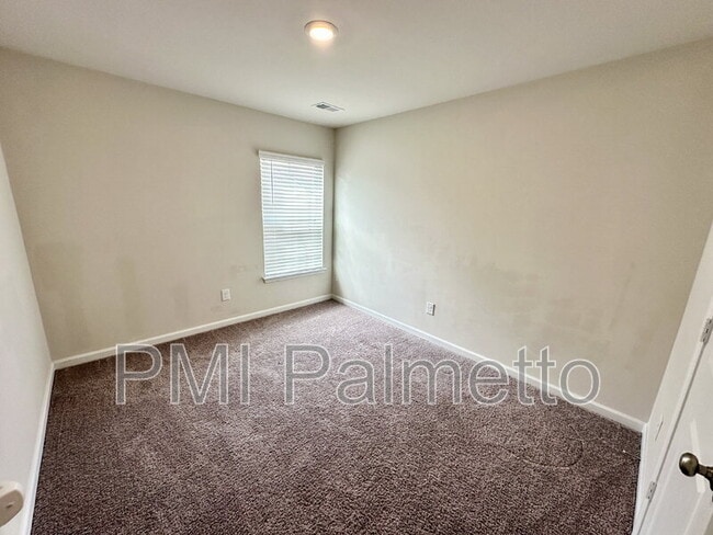 Building Photo - 335 Chetsley Dr