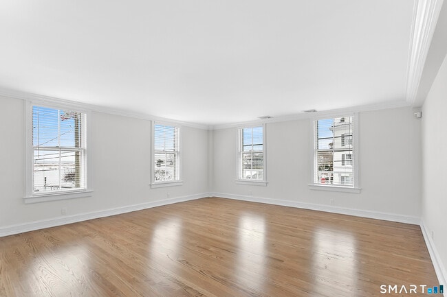 Building Photo - 249 Main St