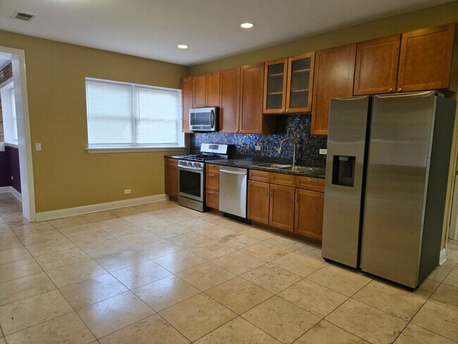 Building Photo - 5948 S King Dr