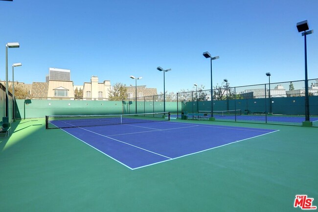 Building Photo - 2222 Ave of the Stars