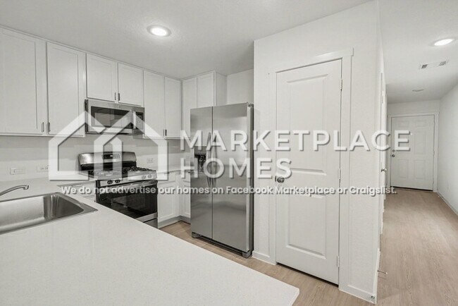 Building Photo - 7643 Varo Gln