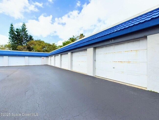 Building Photo - 2160 N Hwy A1A