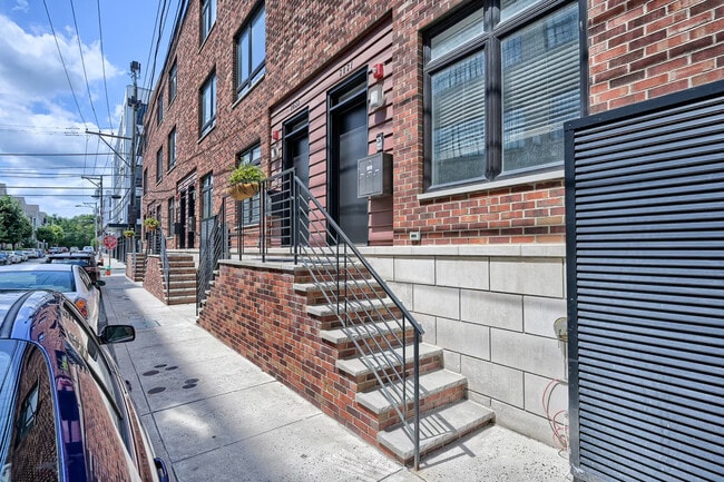 Building Photo - 3027 Master St