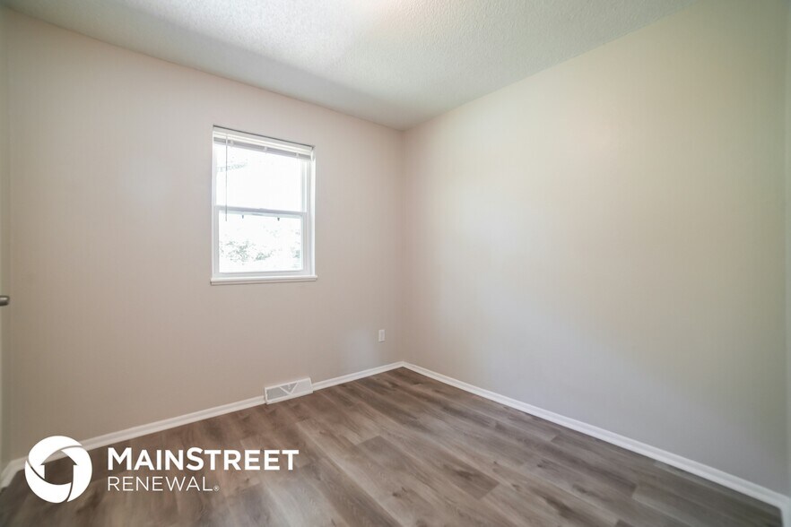 Building Photo - 601 S Central St