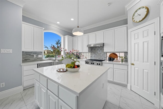 Building Photo - 5934 Stratford Gardens Dr