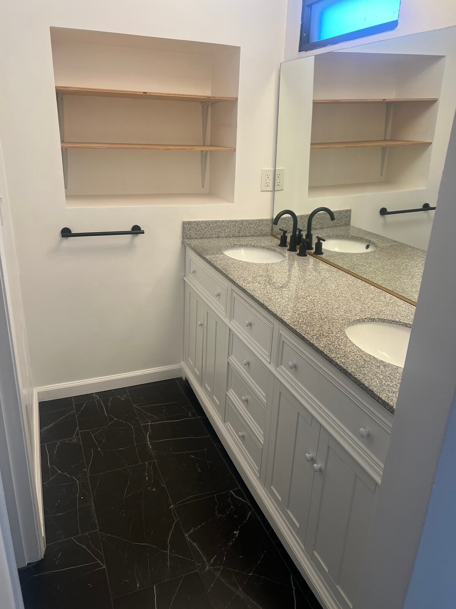 Building Photo - 8470 Winnetka Ave