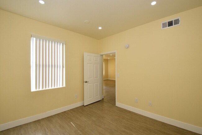 Building Photo - Upgraded & Charming Two-Bedroom Condo with...