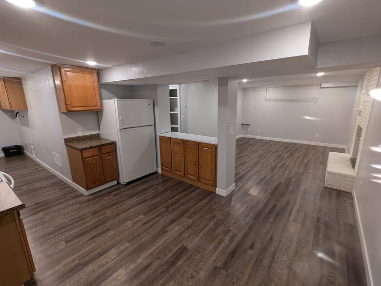 Primary Photo - 245 W Ardmore Pl