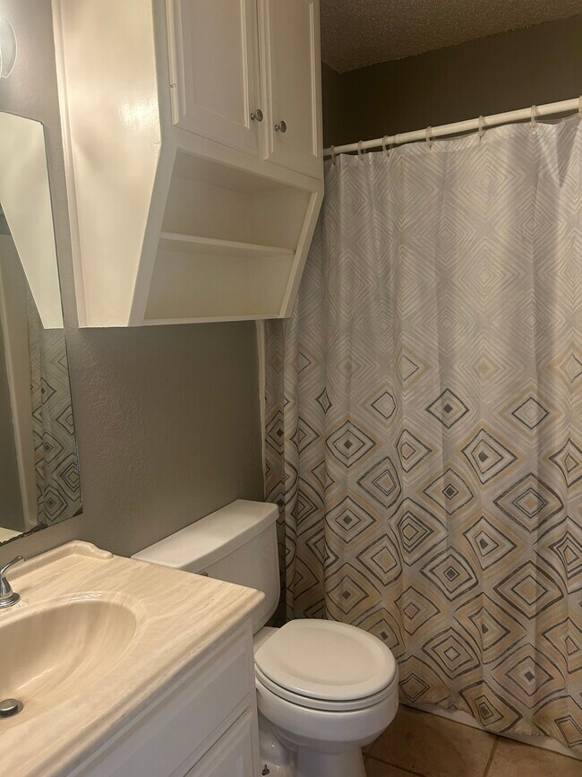 Building Photo - 339 S Pleasant Hill Rd