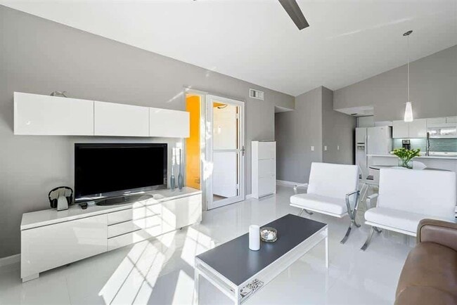 Building Photo - 119 Waterside Dr