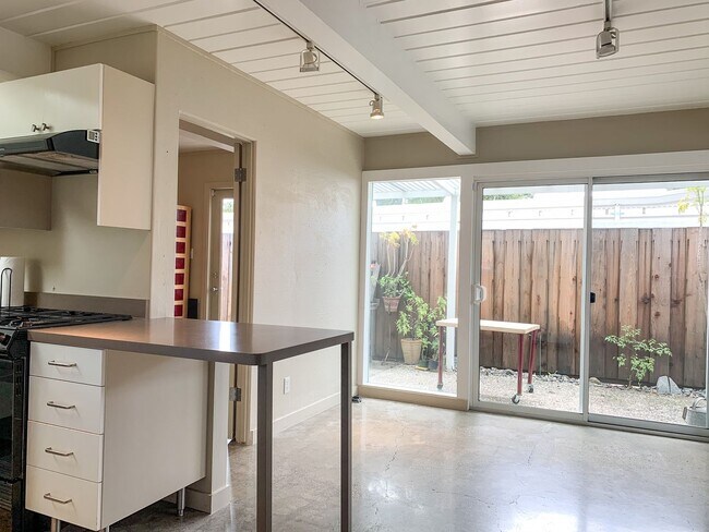 Building Photo - Custom Designed Modern 3 Bedroom Eicher in Palo Alto!