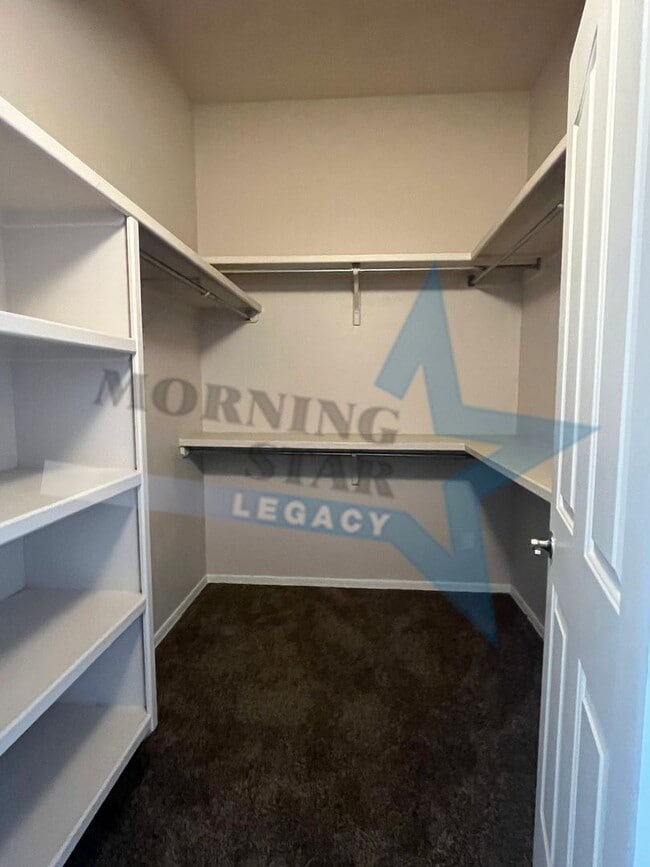 Building Photo - 3 Bedroom Home - Available Now!