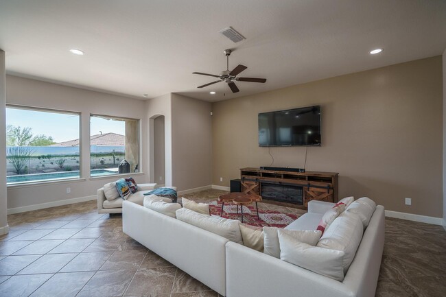 Building Photo - 18215 W Desert Sage Dr