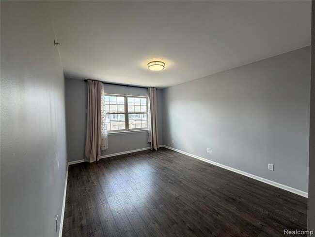 Building Photo - 29415 Glen Oaks Blvd E