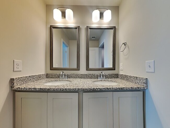 Building Photo - Available Now!  Burnside Farms  - Fenced i...