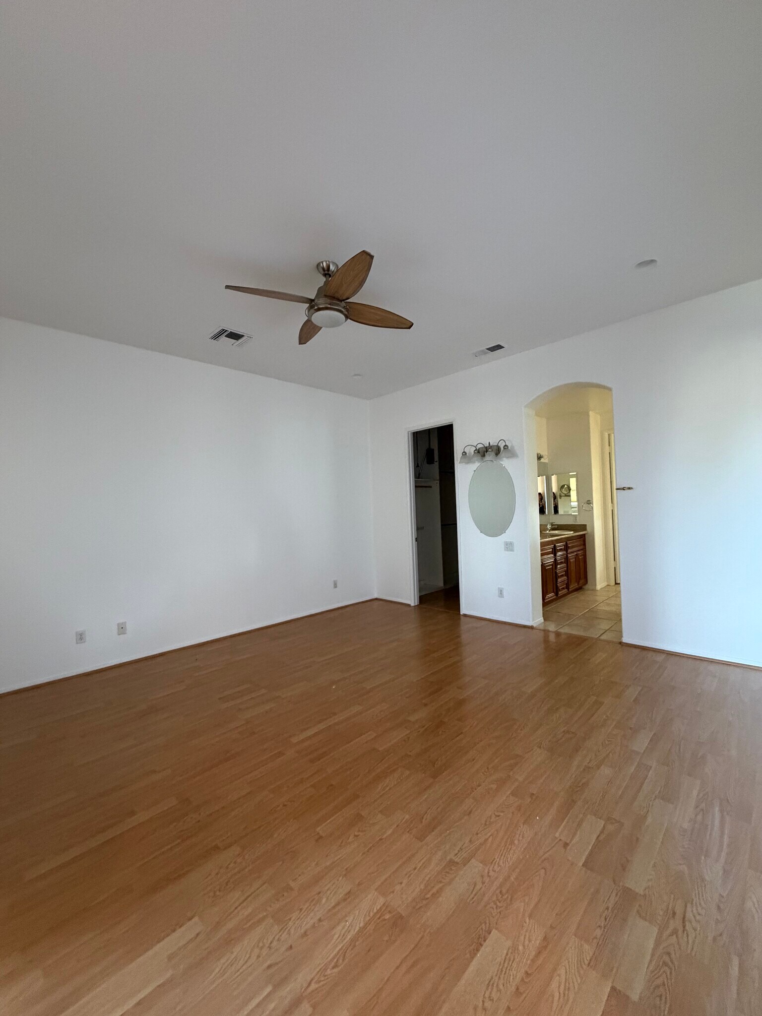 Building Photo - 48638 Barrymore St