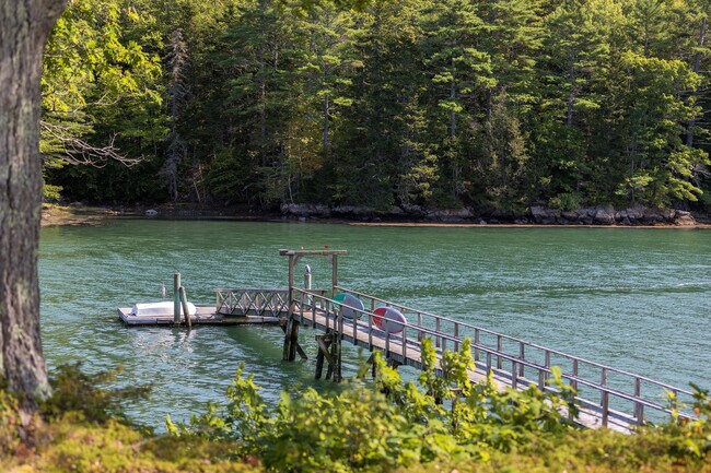 Building Photo - 378 Mill Rd