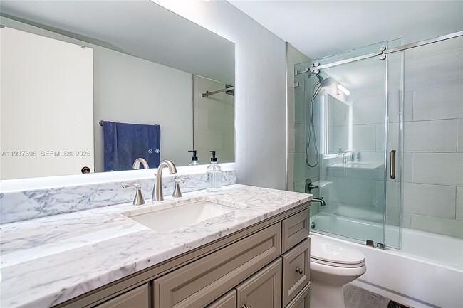 Building Photo - 2500 Parkview Dr