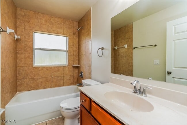 Building Photo - 427 Vanetta Dr