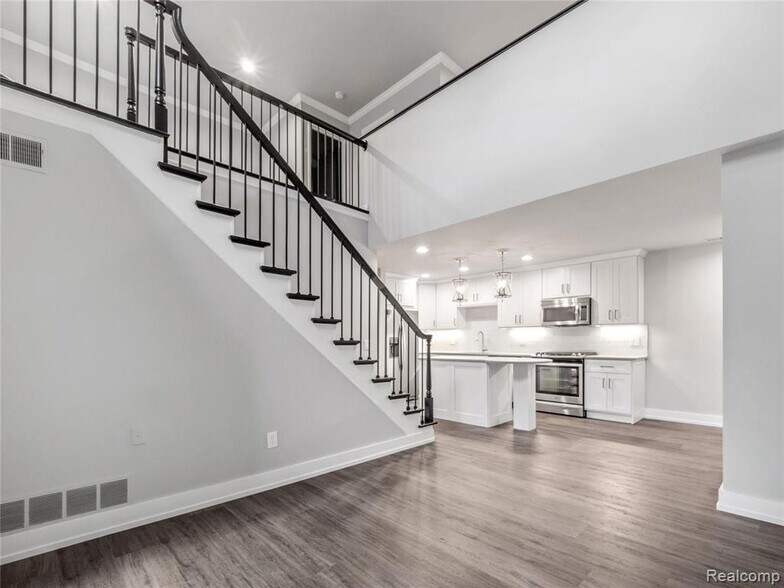 Building Photo - 662 Purdy St