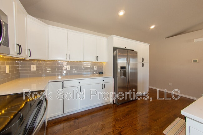 Building Photo - 3618 Woodhaven Dr