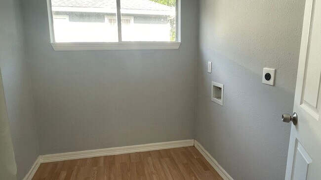 Building Photo - 3-bedroom, 2-bathroom house