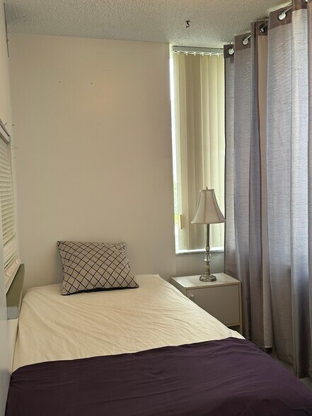 Building Photo - 250 Sunny Isles Blvd
