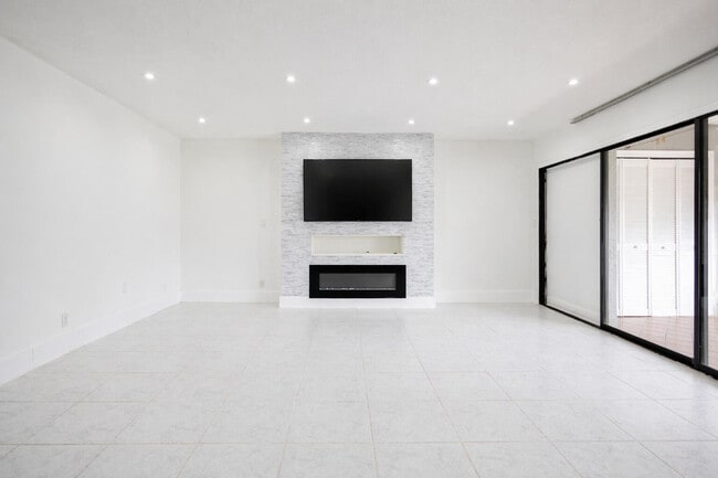 Building Photo - 9460 SW 61st Way