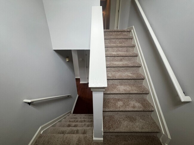 Building Photo - Great Corner Lot