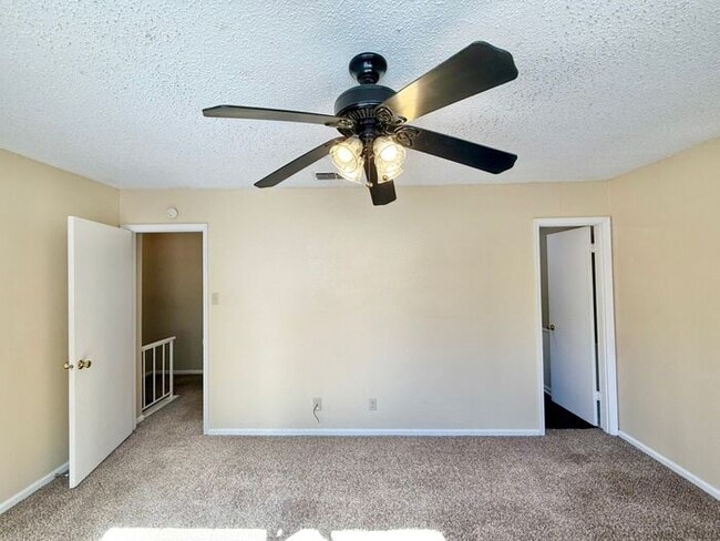 Building Photo - Available Now! 3 bedroom 2.5 bath townhome in Tyler