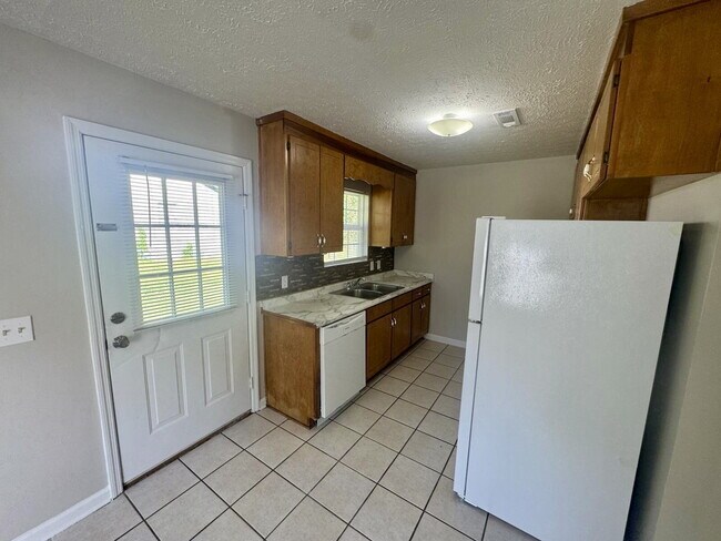Building Photo - Charming 3BR/2BA home in Dothan, AL - Appl...