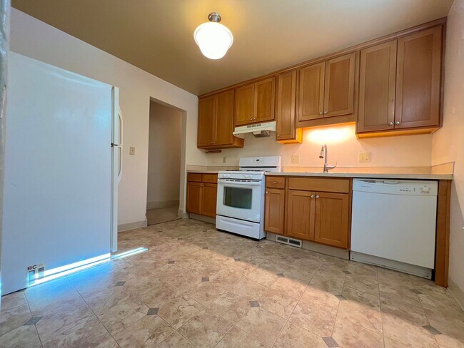Building Photo - Stunning Vintage 2 Bed 1 Bath in NW 23rd!