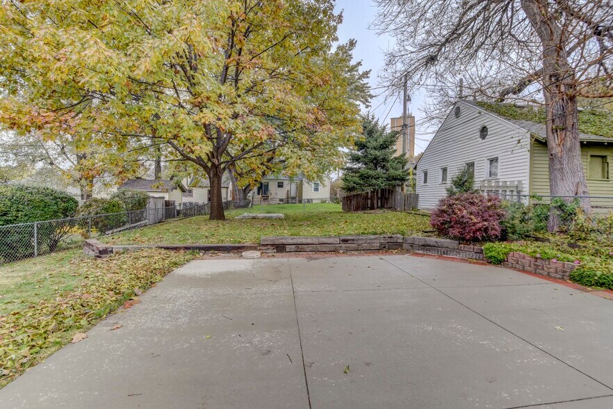 Fenced yard and concrete patio. - 5210 Rees St