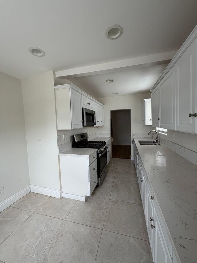 Building Photo - 108 E Date St