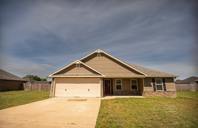 Building Photo - Gorgeous home available from June 10th!