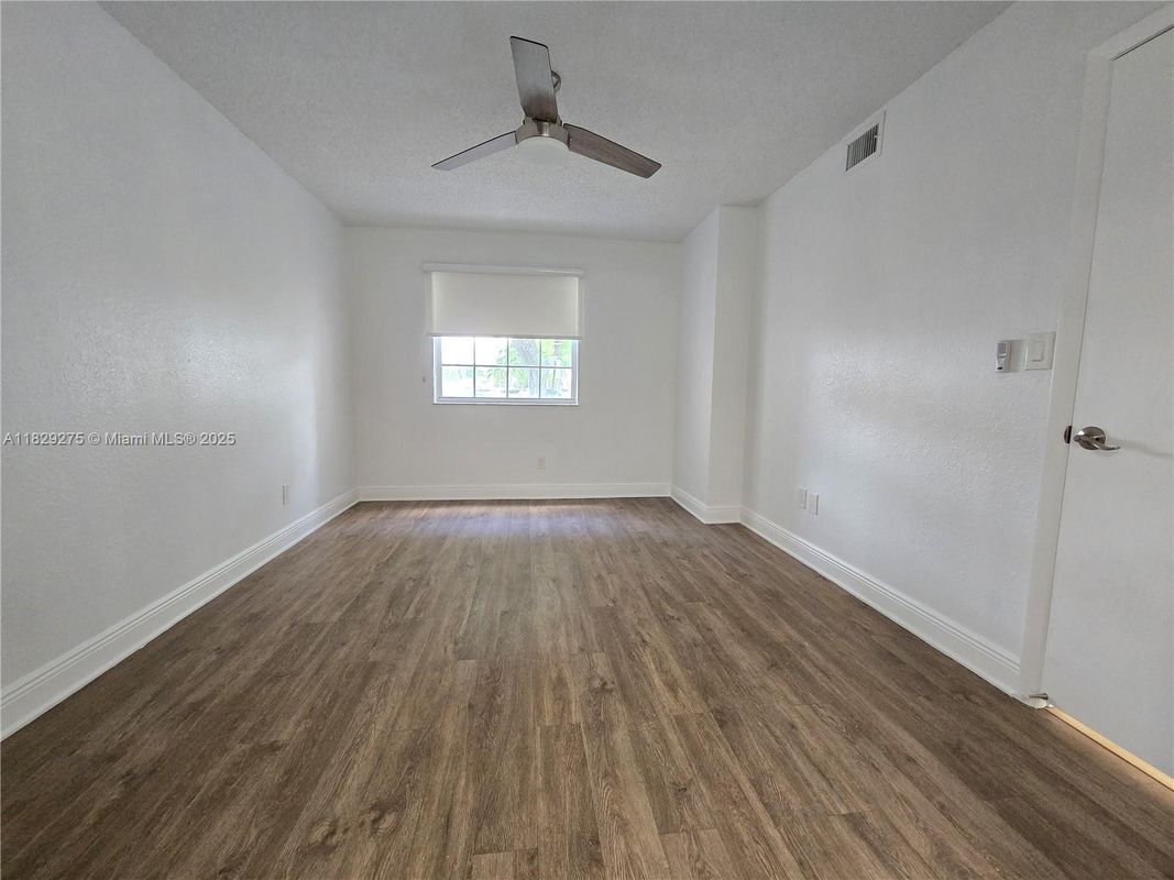 Building Photo - 2890 N Oakland Forest Dr