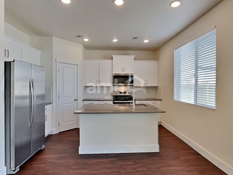 Building Photo - 11518 W Mesquite St